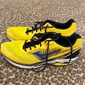 Mizuno Wave Rider 16 men’s US size 13 Running Shoes. EUC! LOOK!
